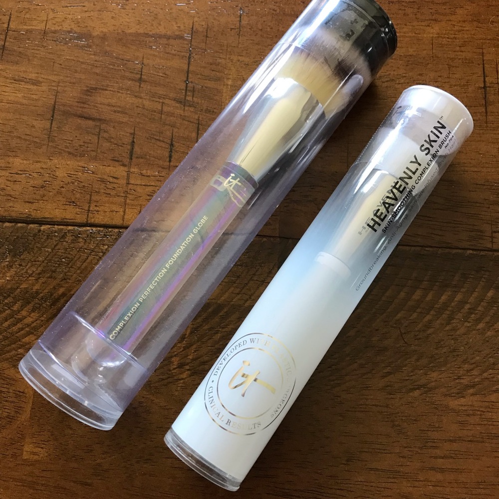 Cosmetic  makeup brushes